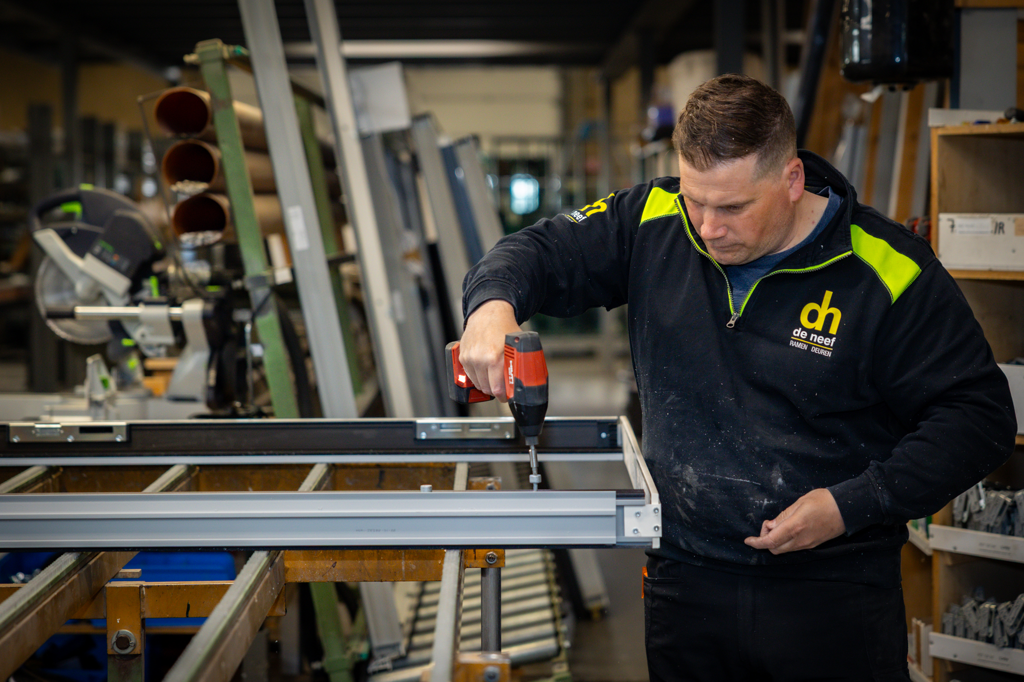 Productie van een raamkozijn bij De Neef