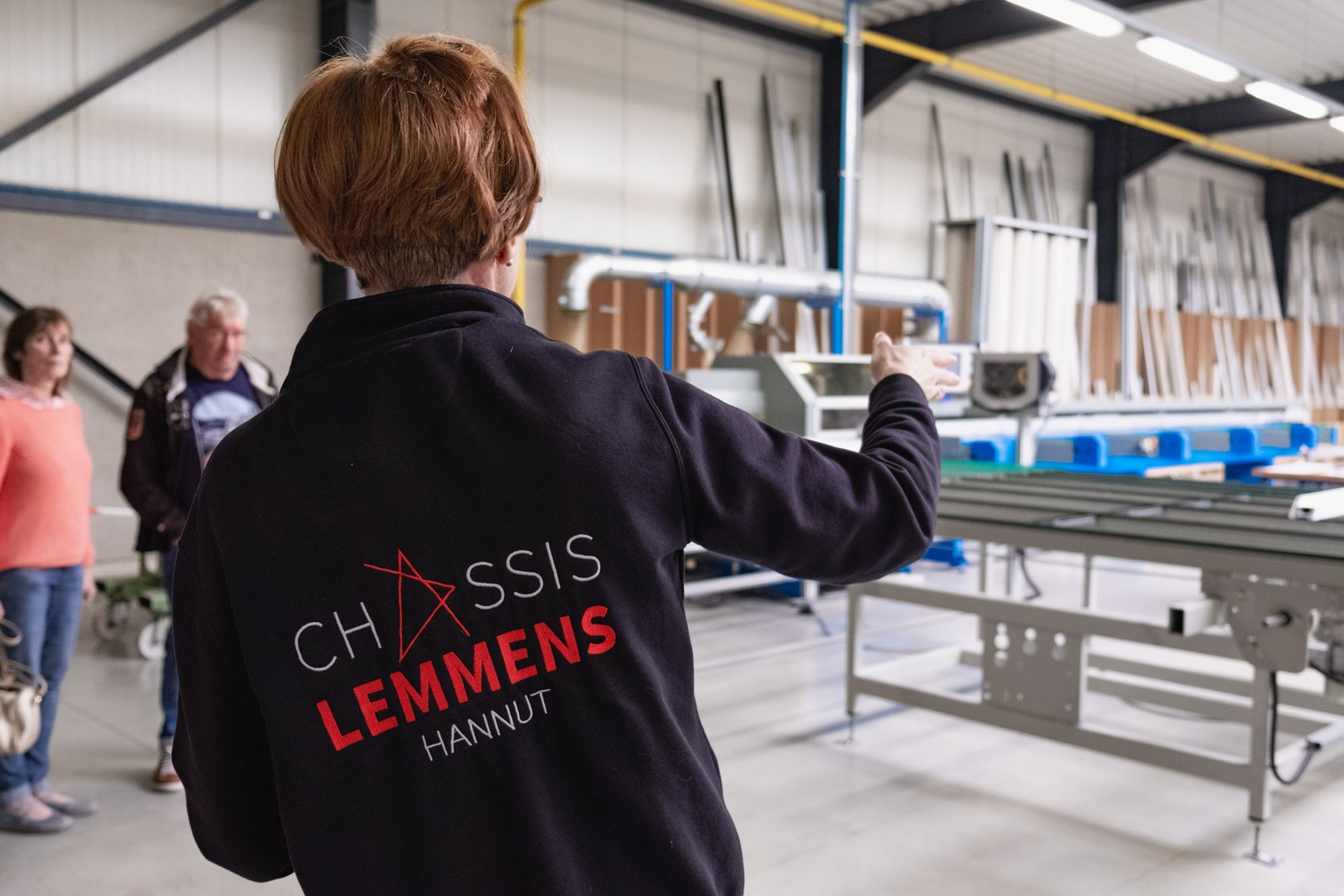 Uitleg bij de raamproductie tijdens een rondleiding bij Châssis Lemmens