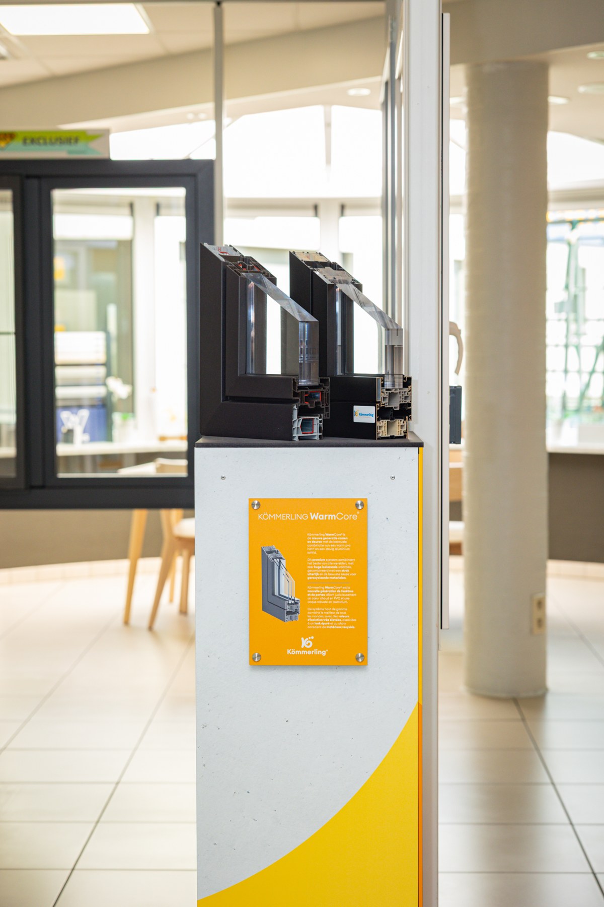Doorsnede van een raamprofiel in de showroom van Moeys