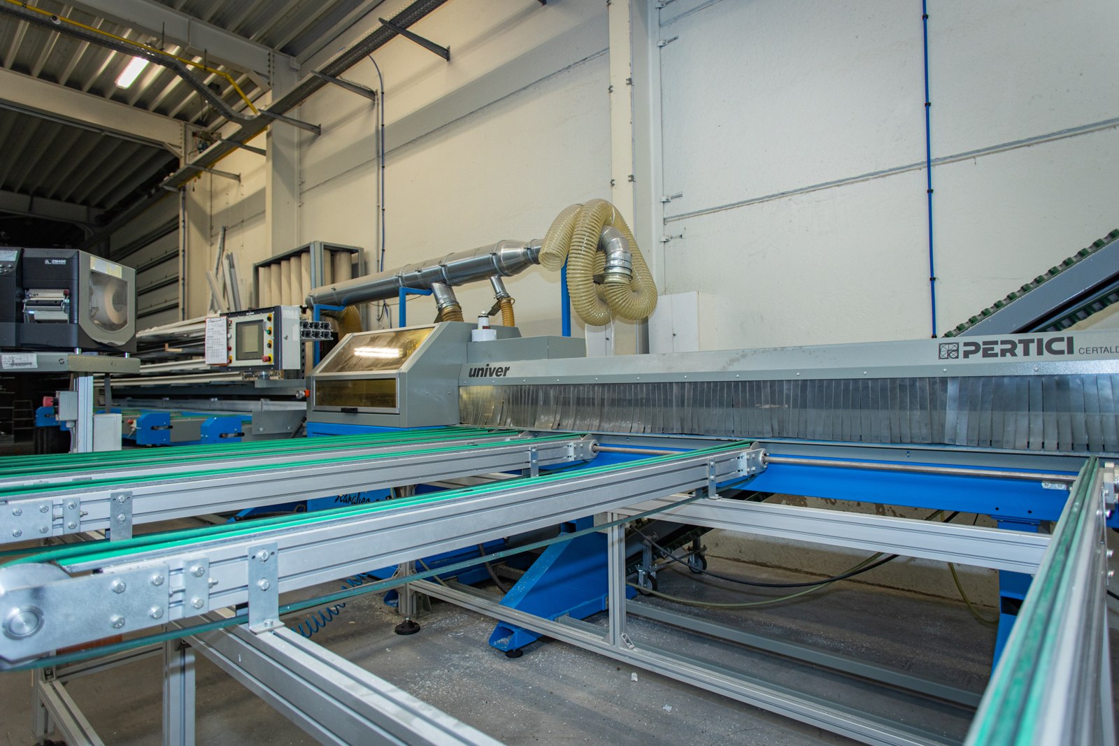 Productielijn voor raamkaders bij Callplast