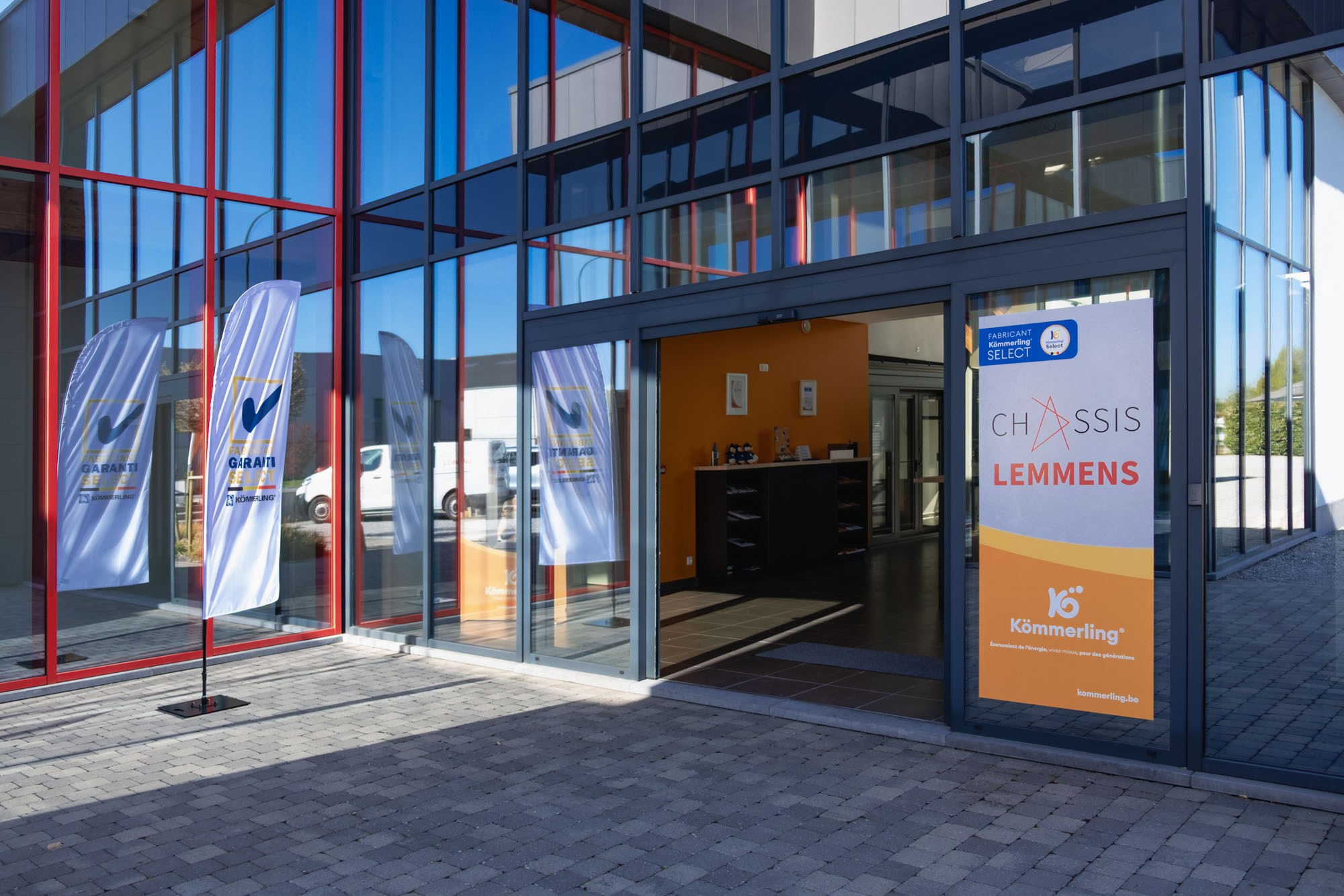 Ingang van Châssis Lemmens met Kömmerling Select banners