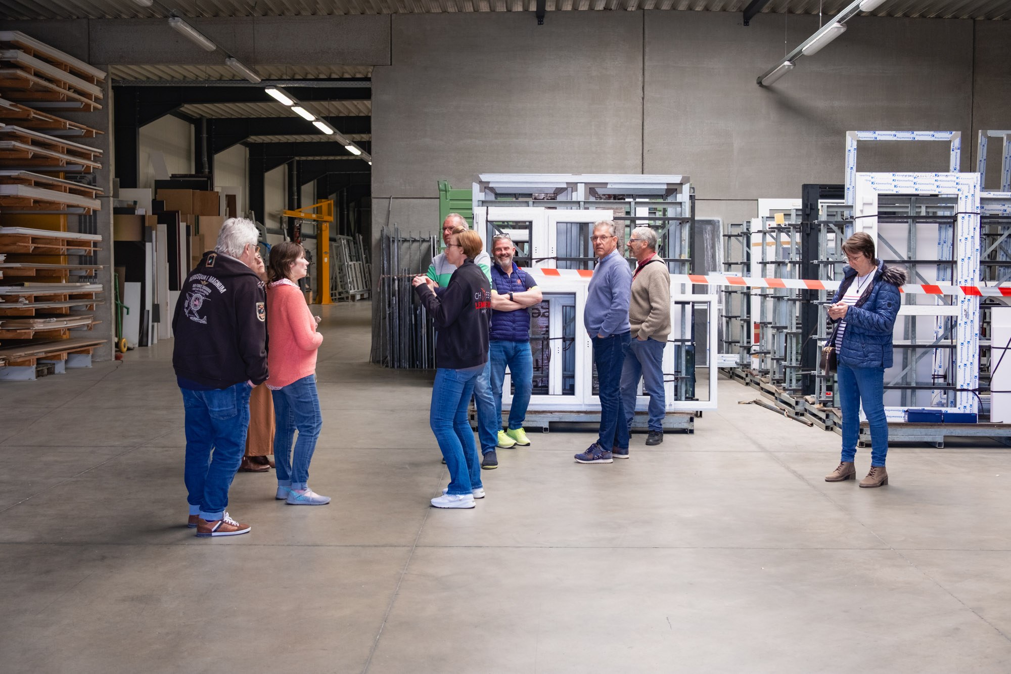 Rondleiding tussen de afgewerkte raamkaders bij Châssis Lemmens