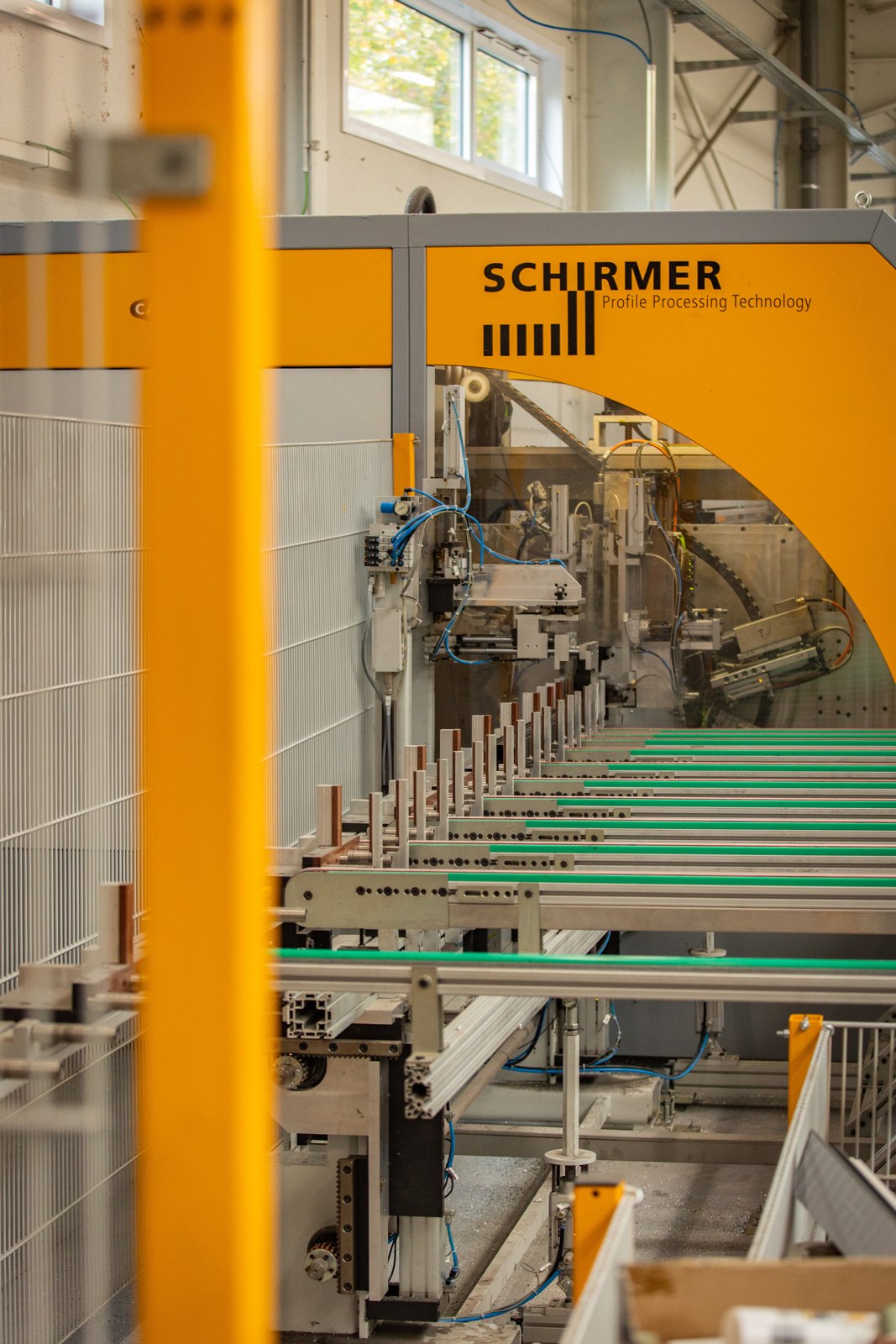 Machine voor de productie van raamprofielen bij Callplast